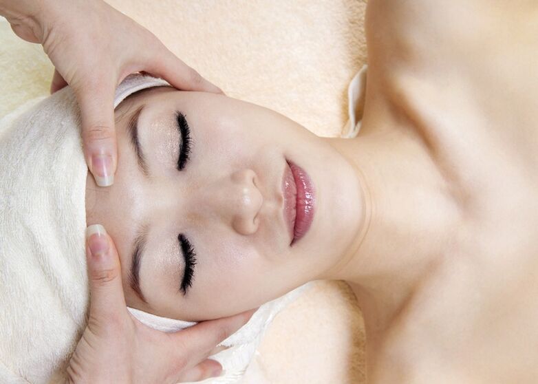 massage to tighten and rejuvenate the skin